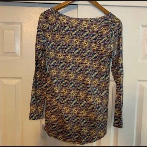 Lularoe Lynnae Long Sleeved Tee NWT size Small - Picture 7 of 7